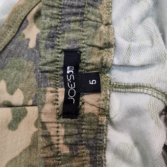 Joe's Jeans Girls Green Camo Dolphin Hem Sweat Shorts, Size 5 ~ EUC - Picture 4 of 5